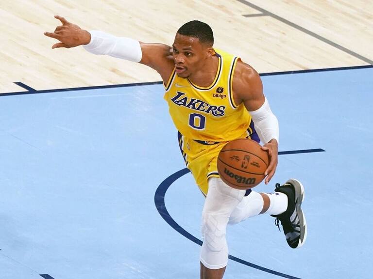 NBA: Russell Westbrook quiere cerrar bocas y se lució con un espectacular mate