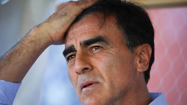Gustavo Quinteros sufre con las bajas en Colo Colo: "Cinco refuerzos están lesionados; es increíble que suceda esto"