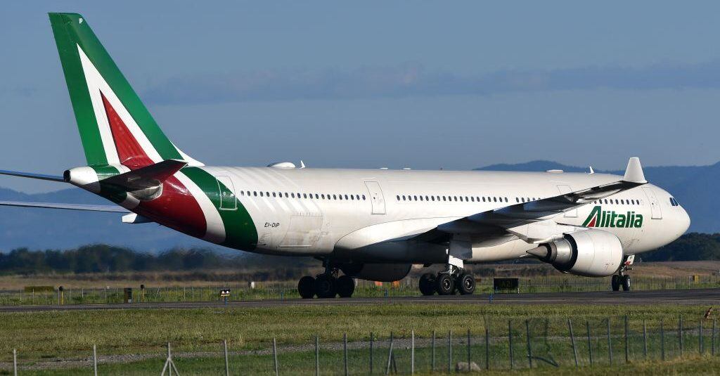 An Airbus A320 bearing the livery of Alitalia airline taxies on the tarmac prior taking off from Rome's Fiumicino airport on May 31, 2019. (Photo by Alberto PIZZOLI / AFP)        (Photo credit should read ALBERTO PIZZOLI/AFP via Getty Images)