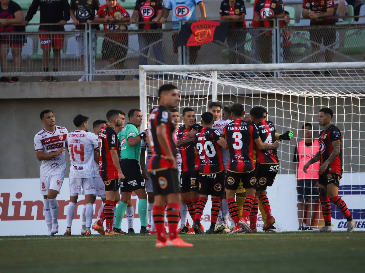 Club del fútbol chileno se desmantela: solo cuatro jugadores quedan con contrato para el 2026