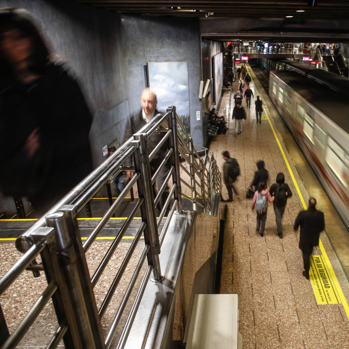 Tras interrupciones en Línea 1: Metro de Santiago anuncia importante medida de seguridad para evitar personas en las vías