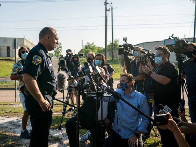 El jefe de policía de Bryan, Eric Buske, ante los medios