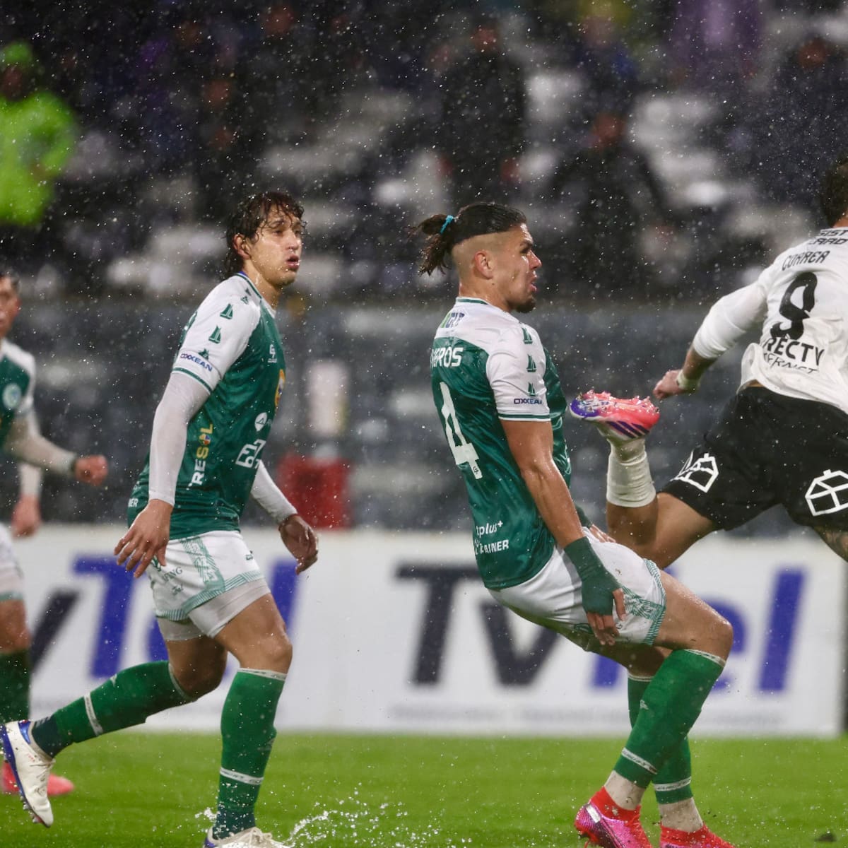 Suspendido por lluvia el duelo entre Colo Colo y Deportes Puerto Montt por el paso a semifinales de la Copa Chile 2026