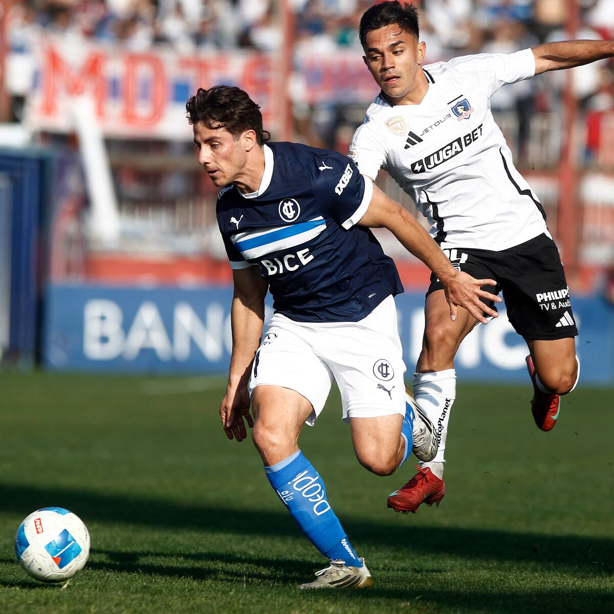 La UC vence a Colo Colo en la previa del Superclásico