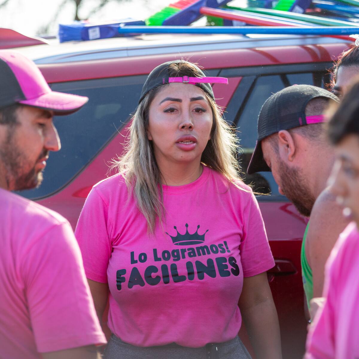 Influencer Naya Fácil visita sector afectado por incendios y llama a ayudar con potente mensaje
