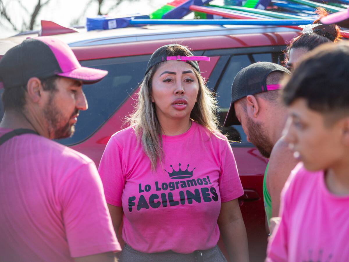 Influencer Naya Fácil visita sector afectado por incendios y llama a ayudar con potente mensaje