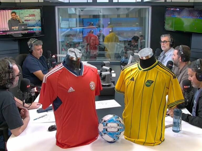 Los Tenores conversan con el DT de Colo Colo, Fernando Ortiz