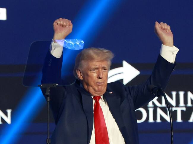 Donald Trump habla en un acto de campaña en Tampa