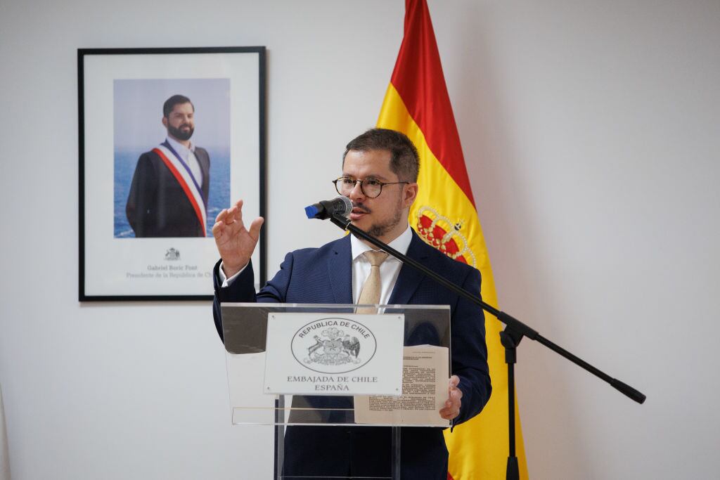 Embajador chileno en España no asiste a ceremonia de Rey Felipe: Cancillería explicó las razones