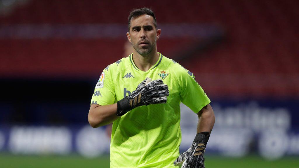 MADRID, SPAIN - OCTOBER 24: Goalkeeper Claudio Bravo of Real Betis Balompie reacts during the La Liga Santander match between Atletico de Madrid and Real Betis at Estadio Wanda Metropolitano on October 24, 2020 in Madrid, Spain. Sporting stadiums around Spain remain under strict restrictions due to the Coronavirus Pandemic as Government social distancing laws prohibit fans inside venues resulting in games being played behind closed doors. (Photo by Gonzalo Arroyo Moreno/Getty Images)