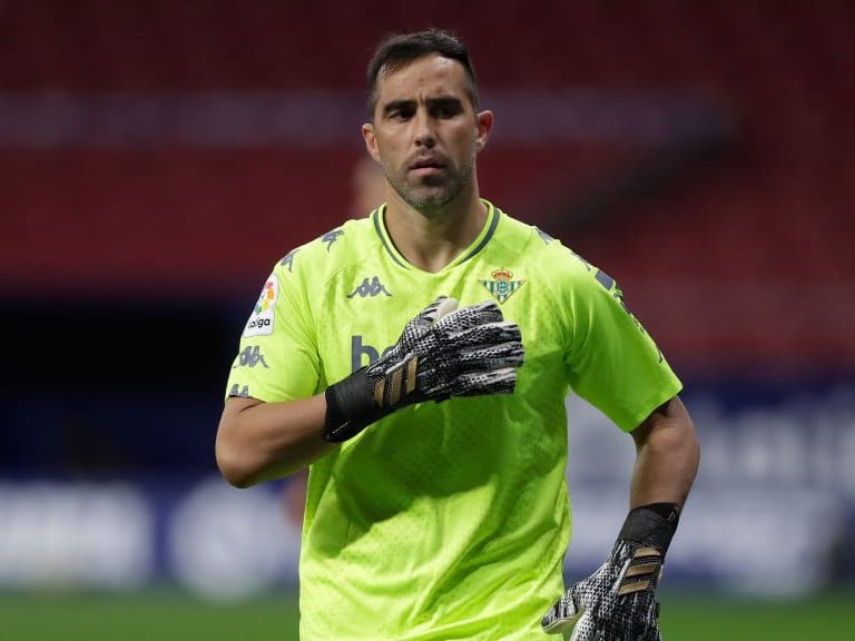 MADRID, SPAIN - OCTOBER 24: Goalkeeper Claudio Bravo of Real Betis Balompie reacts during the La Liga Santander match between Atletico de Madrid and Real Betis at Estadio Wanda Metropolitano on October 24, 2020 in Madrid, Spain. Sporting stadiums around Spain remain under strict restrictions due to the Coronavirus Pandemic as Government social distancing laws prohibit fans inside venues resulting in games being played behind closed doors. (Photo by Gonzalo Arroyo Moreno/Getty Images)