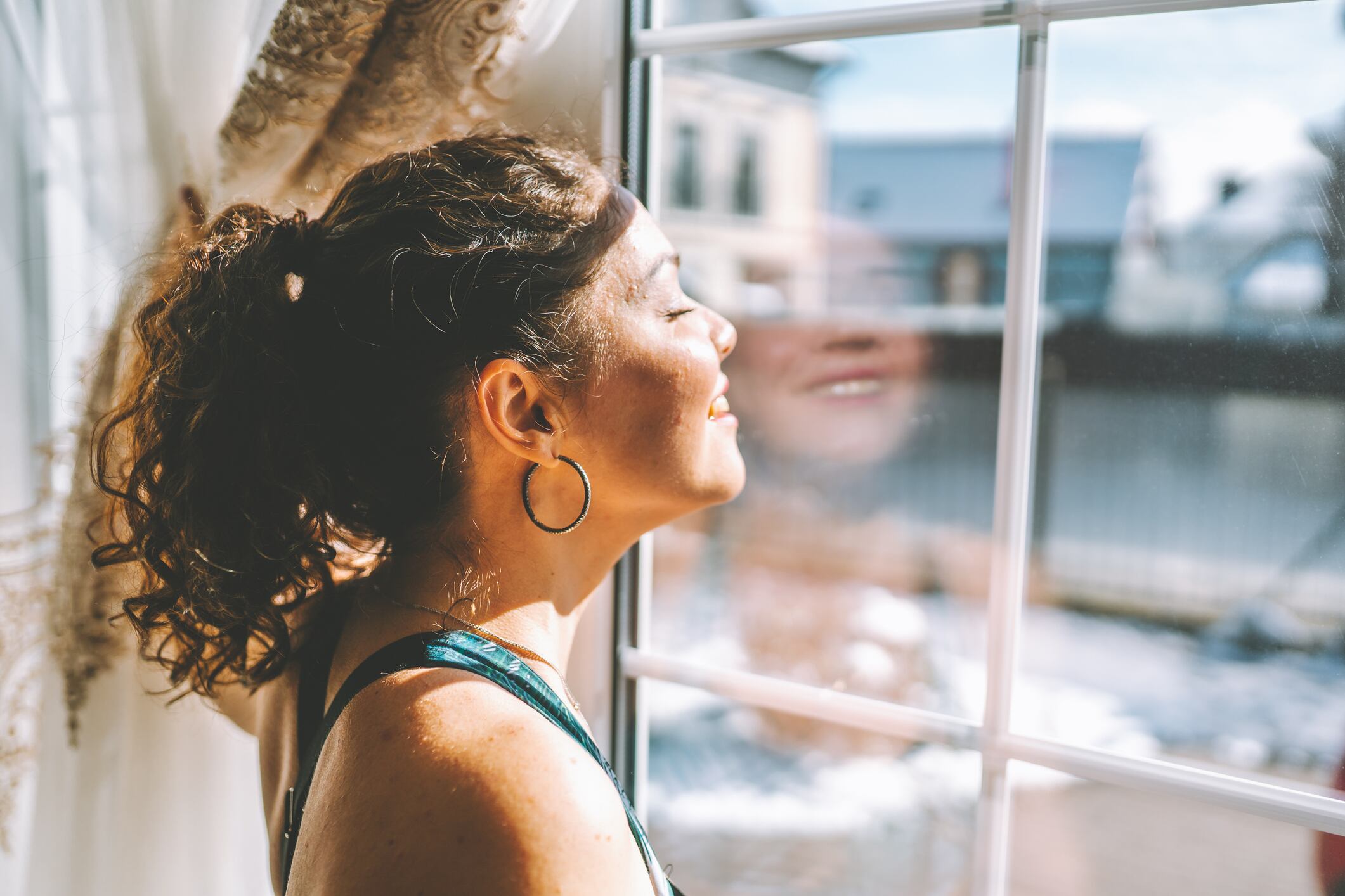 Esta es la vitamina que causa dolor de huesos y fatiga si la tienes baja, según especialistas de salud