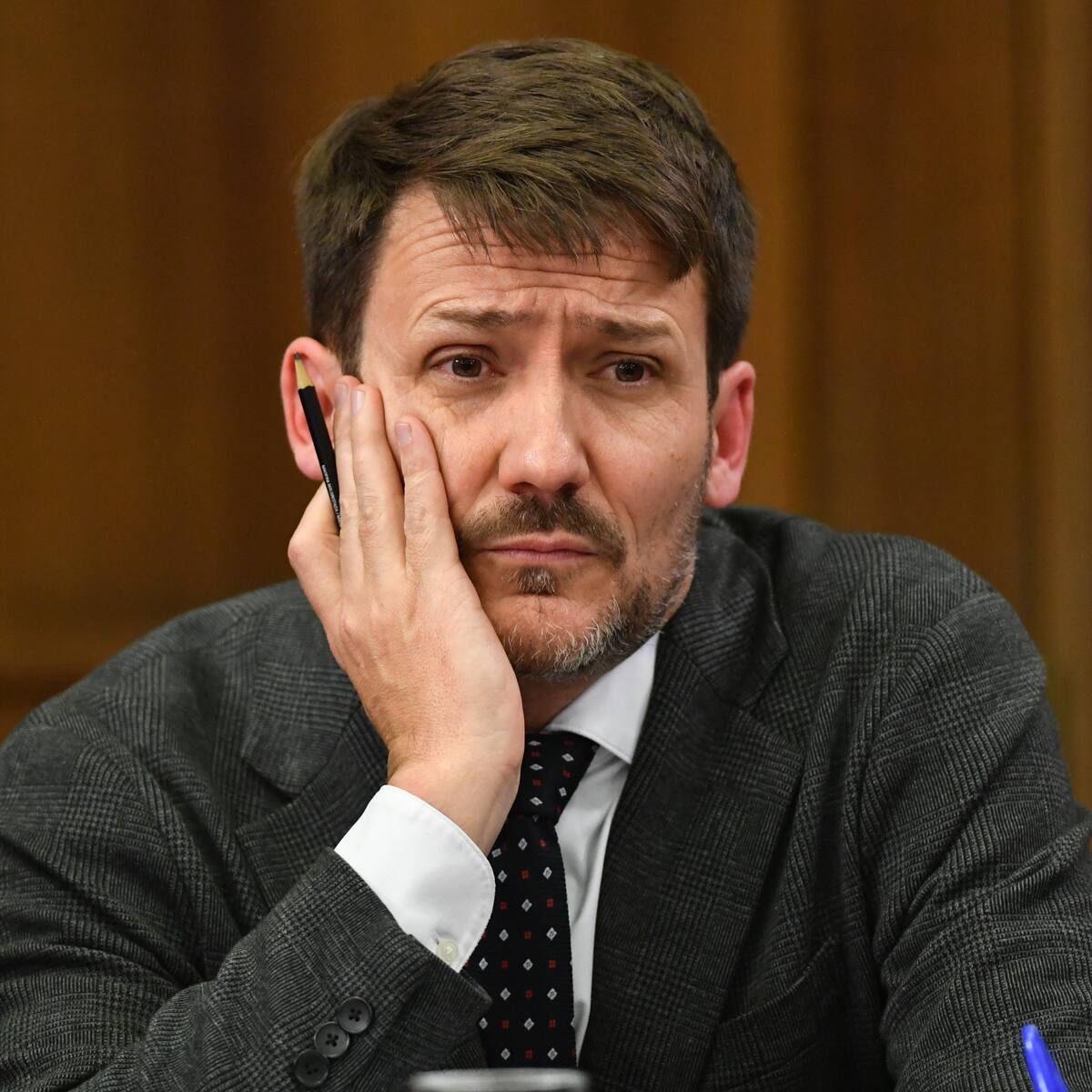Oposición confirma AC contra Diego Pardow por sobrecobro de 100 millones de dólares en cuentas de la luz