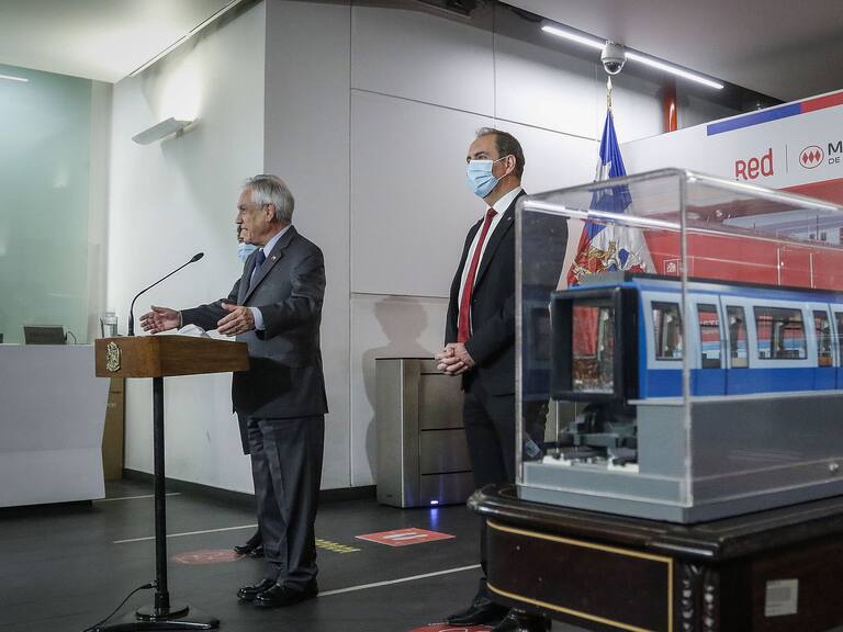 Trabajadores de metro funaron a Piñera