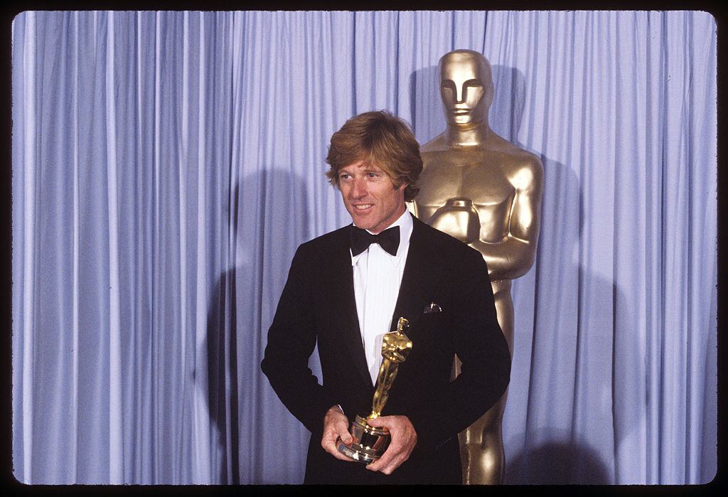 ROBERT REDFORD WITH BEST DIRECTOR OSCAR FOR 'ORDINARY PEOPLE'