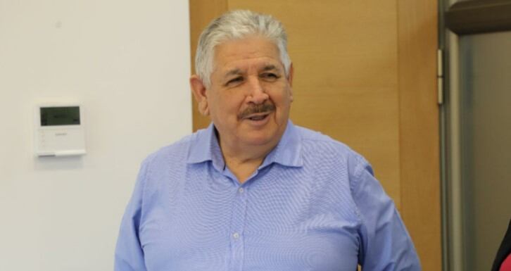 Alcalde de Cunco agredió a la prensa tras ser formalizado por abuso sexual contra cuatro mujeres