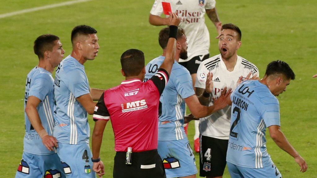 11 de Abril del 2021/SANTIAGOMatias Zaldivia es expulsado, durante el partido valido por la tercera fecha del Campeonato Nacional AFP PlanVital 2021, entre Colo Colo vs O'Higgins, disputado en el Estadio Monumental..
FOTO:JAVIER VALDES LARRONDO/AGENCIAUNO