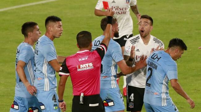 11 de Abril del 2021/SANTIAGOMatias Zaldivia es expulsado, durante el partido valido por la tercera fecha del Campeonato Nacional AFP PlanVital 2021, entre Colo Colo vs O'Higgins, disputado en el Estadio Monumental..
FOTO:JAVIER VALDES LARRONDO/AGENCIAUNO