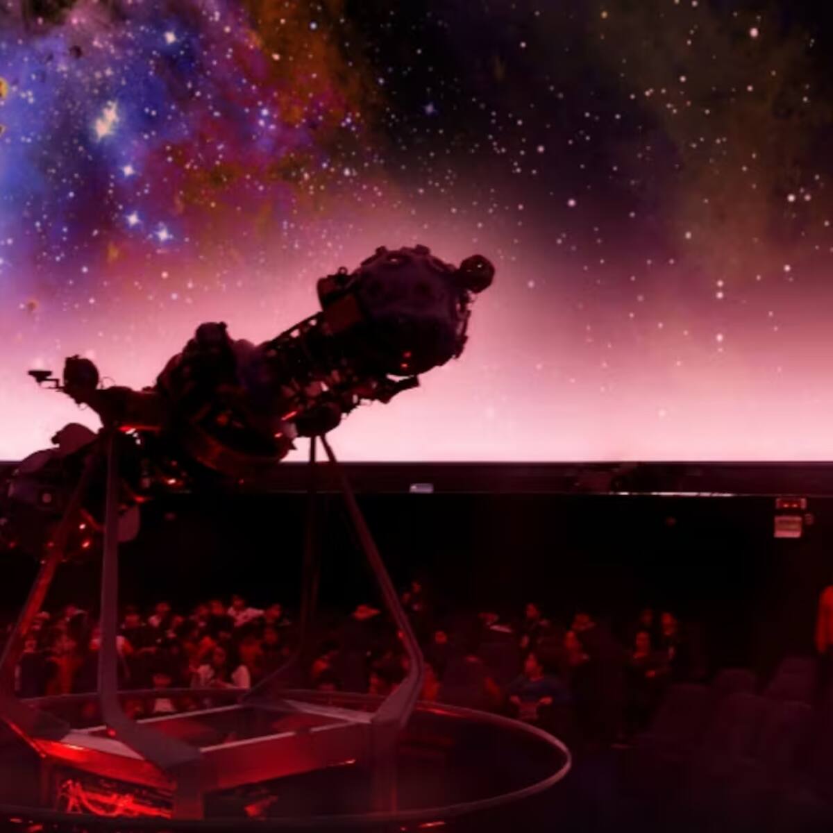 Agujeros negros y observación gratis: la semana estelar que prepara el Planetario Usach para el Día de la Astronomía 2026