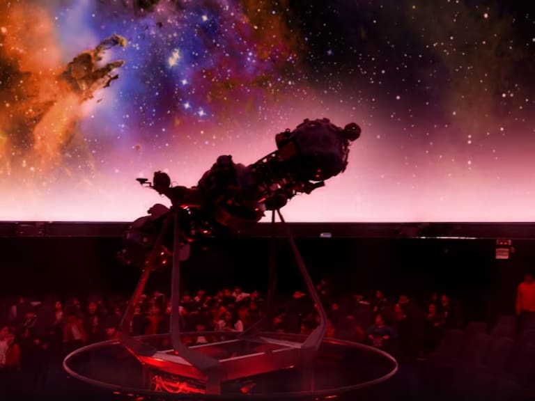 Agujeros negros y observación gratis: la semana estelar que prepara el Planetario Usach para el Día de la Astronomía 2026