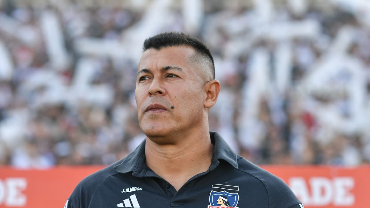 Almirón sorprende antes de enfrentar a Racing: tres nombres inesperados en el once titular de Colo Colo