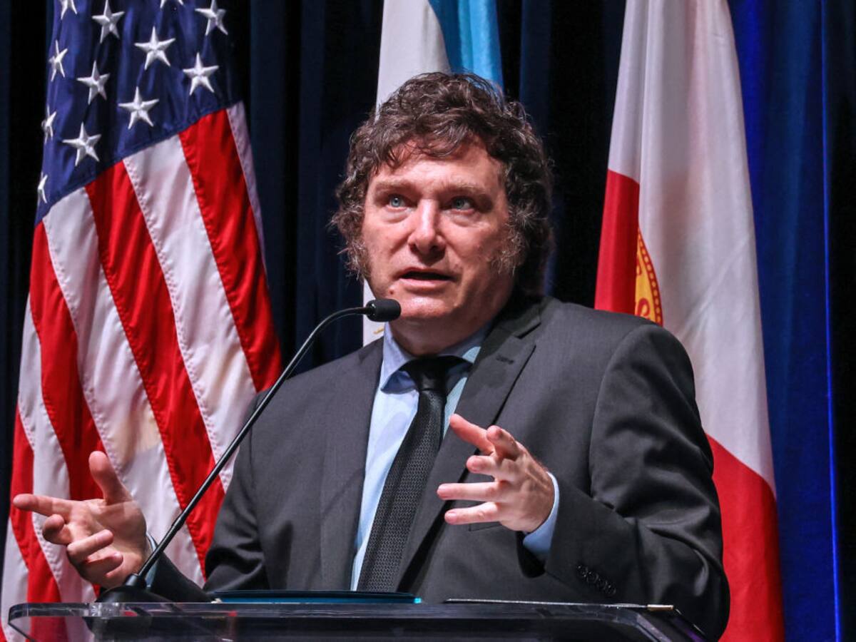 Gobierno argentino anuncia que Javier Milei no realizará más viajes en vuelos comerciales