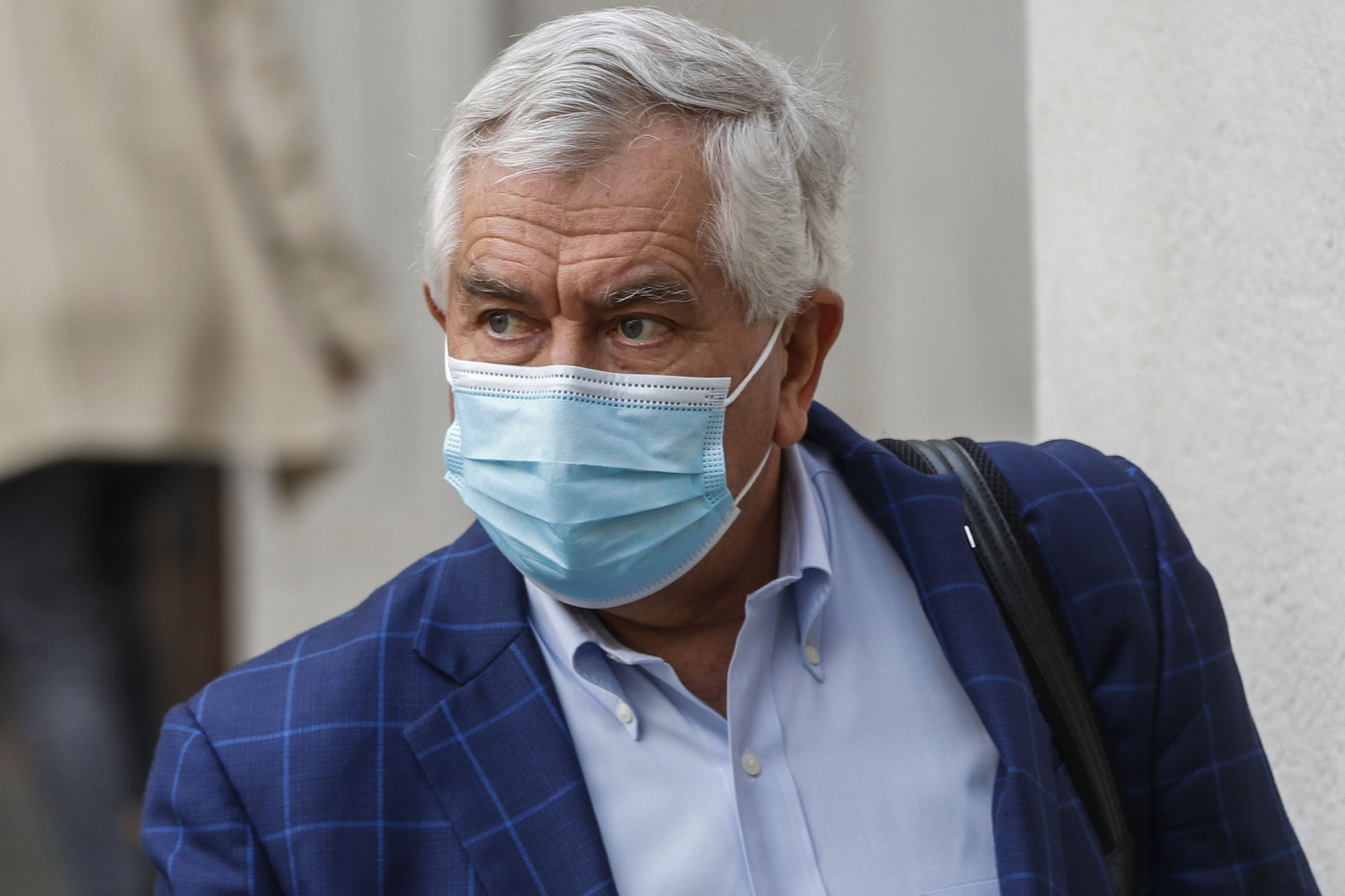El ministro de Salud, Enrique Paris, indicó quetl toque de queda "ha demostrado ser útil"