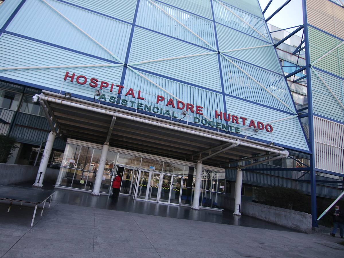 Hombre muere tras ser abandonado baleado en frontis del Hospital Padre Hurtado: buscan a quienes trasladaron el cuerpo