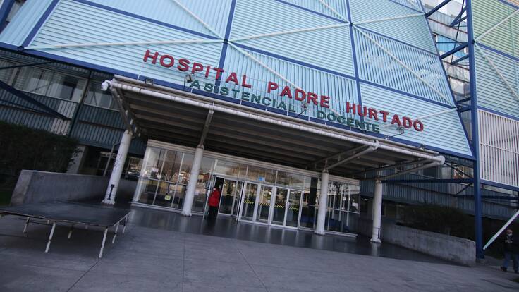 Hombre muere tras ser abandonado baleado en frontis del Hospital Padre Hurtado: buscan a quienes trasladaron el cuerpo