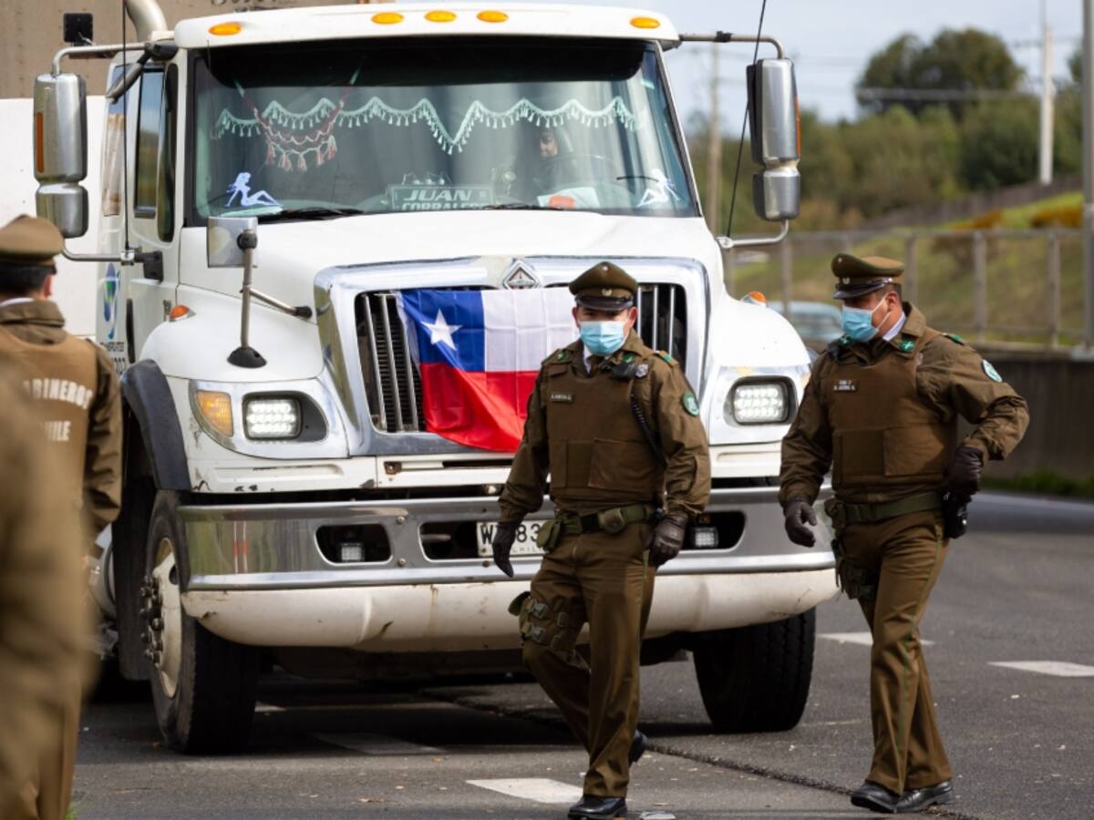 Ocho carabineros fueron dados de baja por escoltar a camioneros durante paro