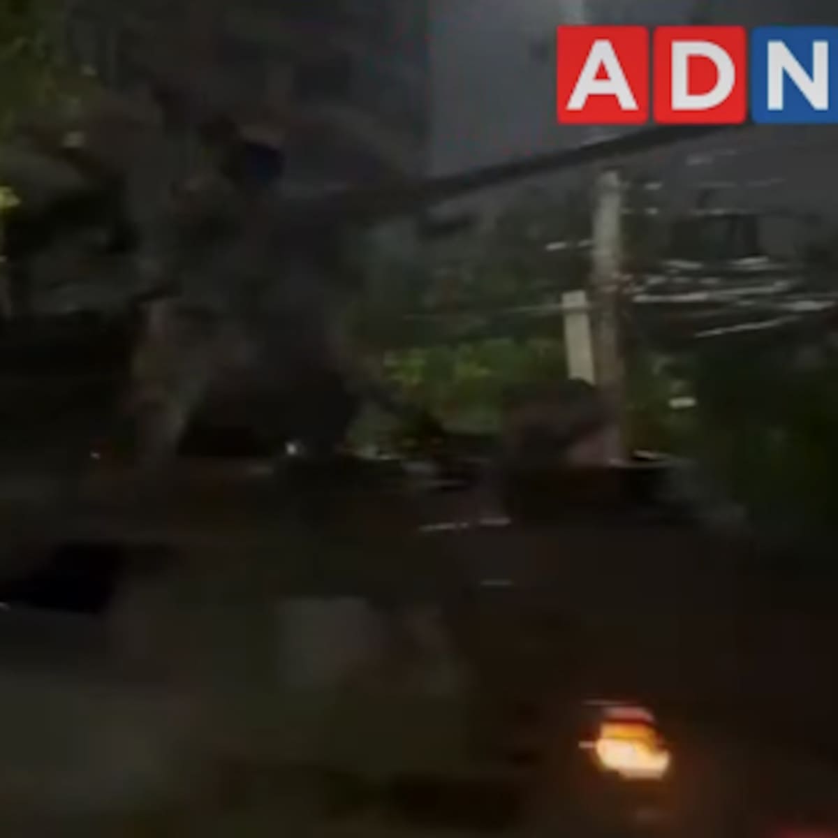 Arriba de tanques y con palas: militares llegan a Las Condes para ayudar tras aluvión