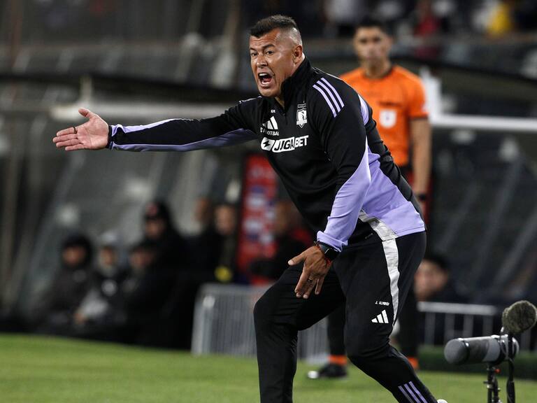 Jorge Almirón discrepa con Esteban Pavez por posible sanción a Colo Colo: “Confío que los puntos del partido con Fortaleza se jugarán en la cancha”