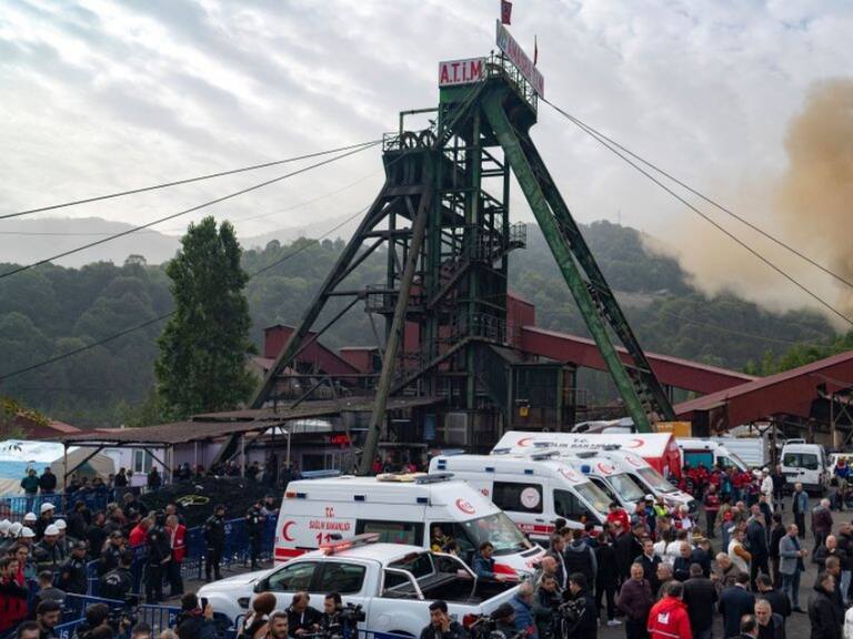 Al menos 40 muertos dejó explosión en mina de carbón en Turquía