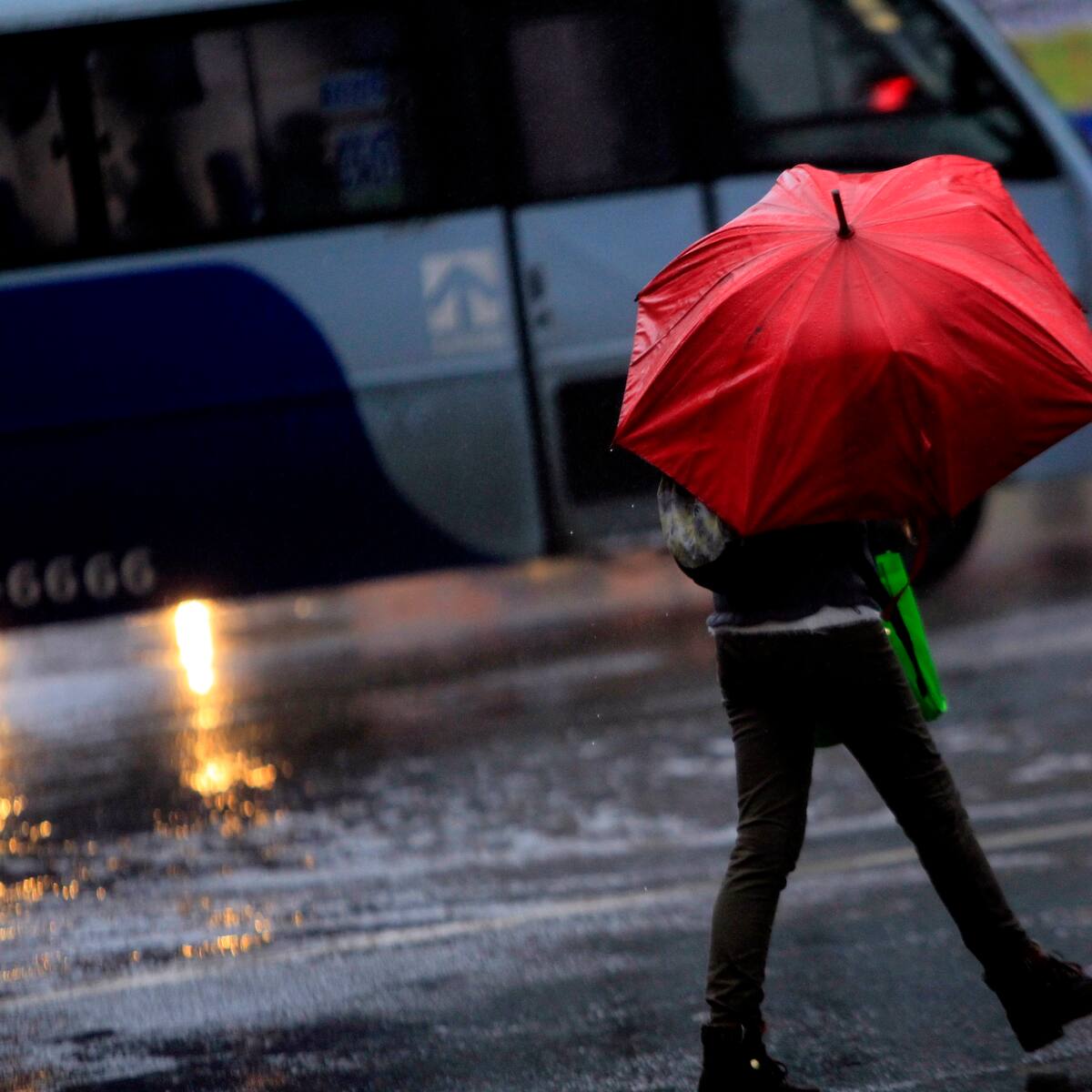 En estas cinco regiones de Chile lloverá hoy lunes 10 de febrero: se esperan vientos de hasta 80 km/h