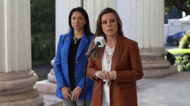 25 de Abril del 2022/SANTIAGOLa convencional Teresa Marinovic, y Roció Cantuarias, se refieren a los dichos de la ministra del Interior Izkia Siches, sobre la Convención Constituyente.
FOTO: SEBASTIAN BELTRAN GAETE/AGENCIAUNO