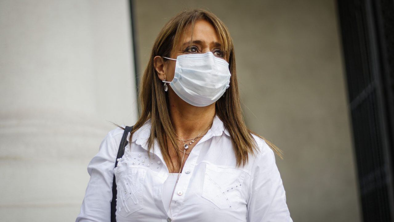 26 de mayo del 2020/SANTIAGOJacqueline Van Rysselberghe, presidente de la Union Democrata Independiente, llega a la moneda usando su mascarilla, para reunirse con el Presidente de la Republica, para avanzar en acuerdo por la reactivación, el empleo y la protección de los ingresos.
FOTO: SEBASTIAN BELTRAN GAETE/AGENCIAUNO