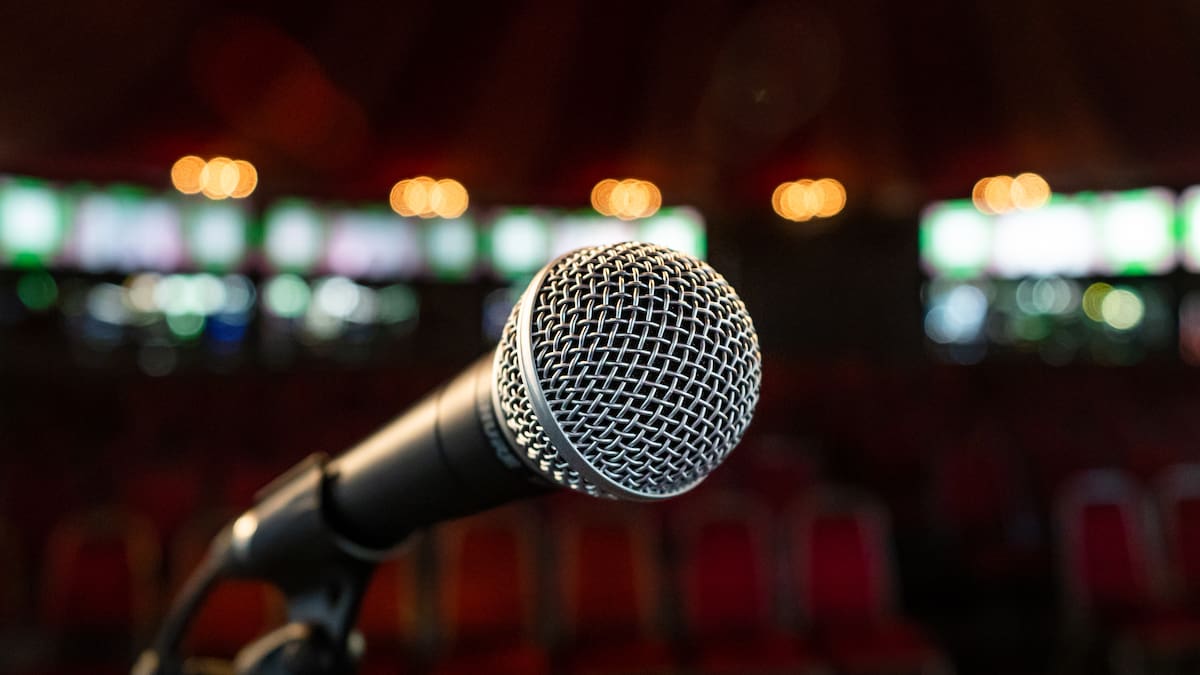 “Pablo querido, descansa” Muere uno de los pioneros del standup comedy en Chile: sus colegas lo despiden