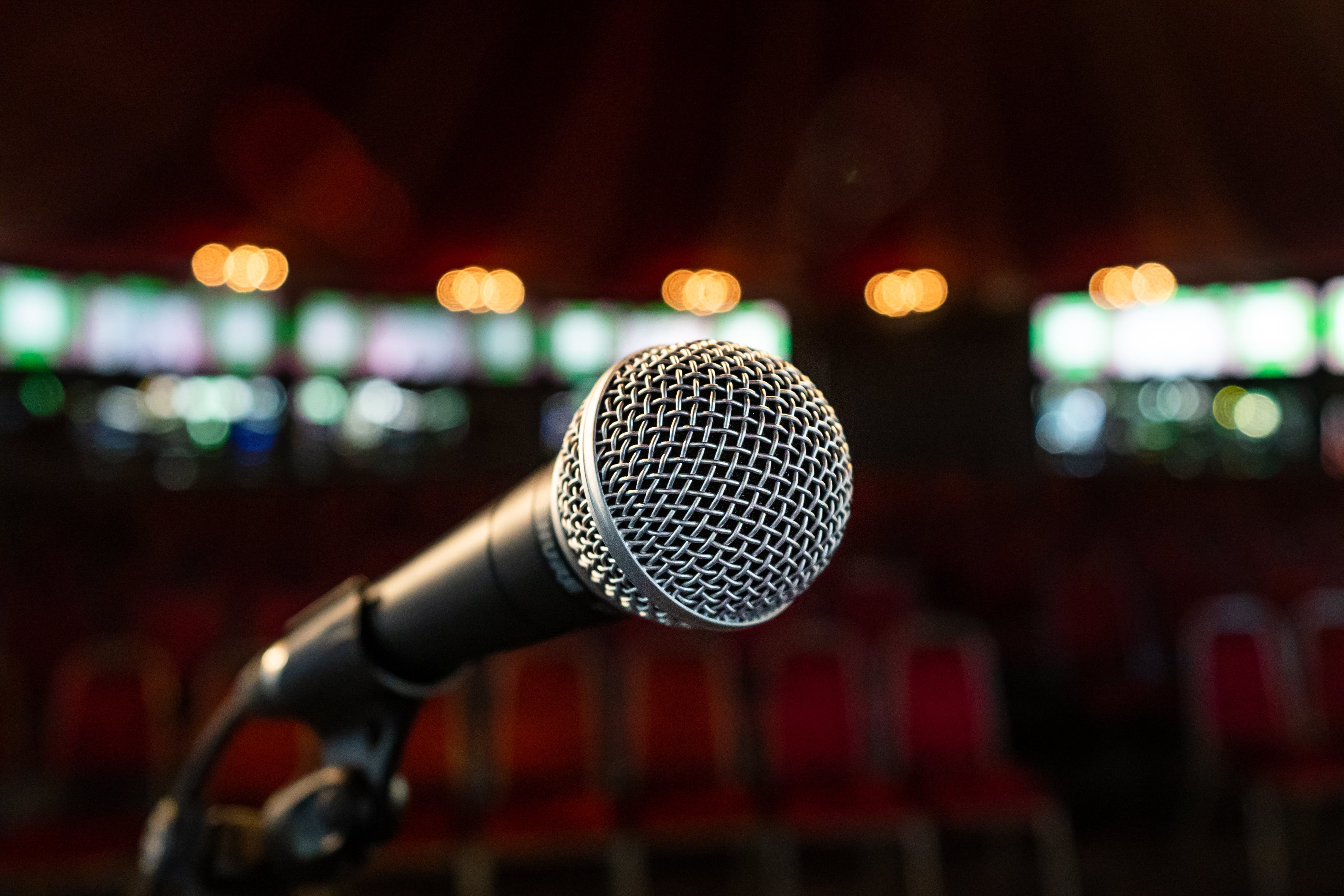 “Pablo querido, descansa” Muere uno de los pioneros del standup comedy en Chile: sus colegas lo despiden