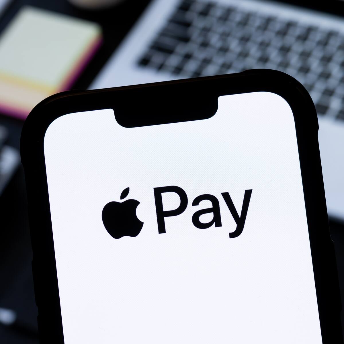 Mujer pensó que Apple Pay usaba dinero falso: terminó con una gran deuda en el banco