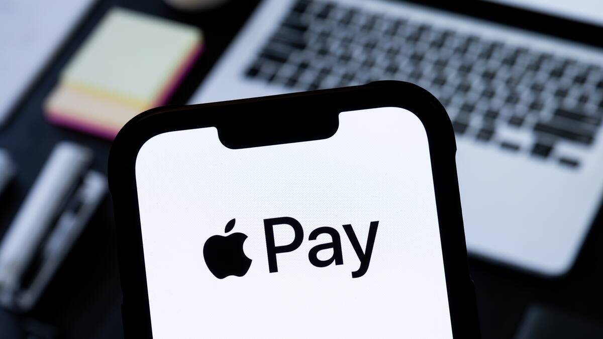 Mujer pensó que Apple Pay usaba dinero falso: terminó con una gran deuda en el banco