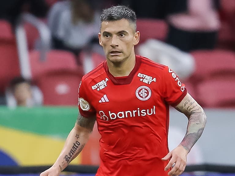 Para seguir con vida: Charles Aránguiz fue convocado en Internacional para jugar la Copa Sudamericana