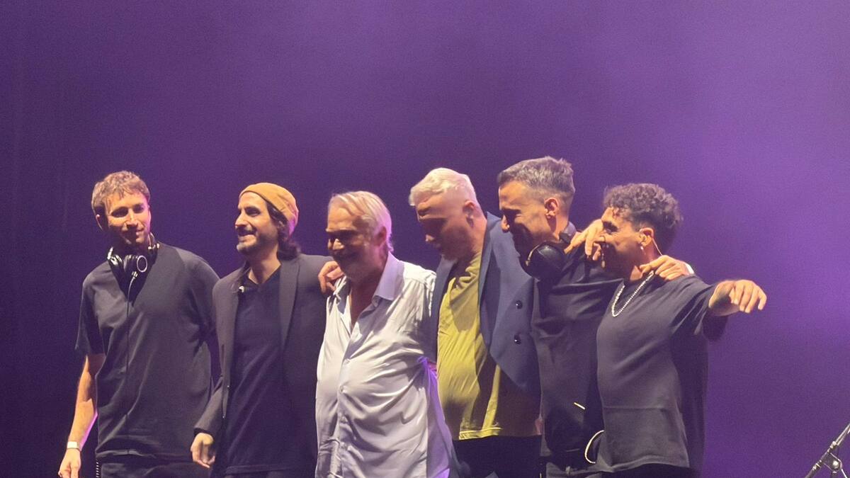 Llorando en el espejo: Santiago se emocionó con la música de Serú Girán