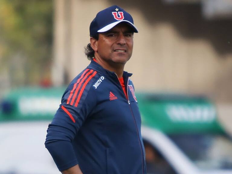 Esteban Valencia lamenta su despido en la U y el nulo diálogo con Michael Clark: «Nunca tuve una conversación con él»