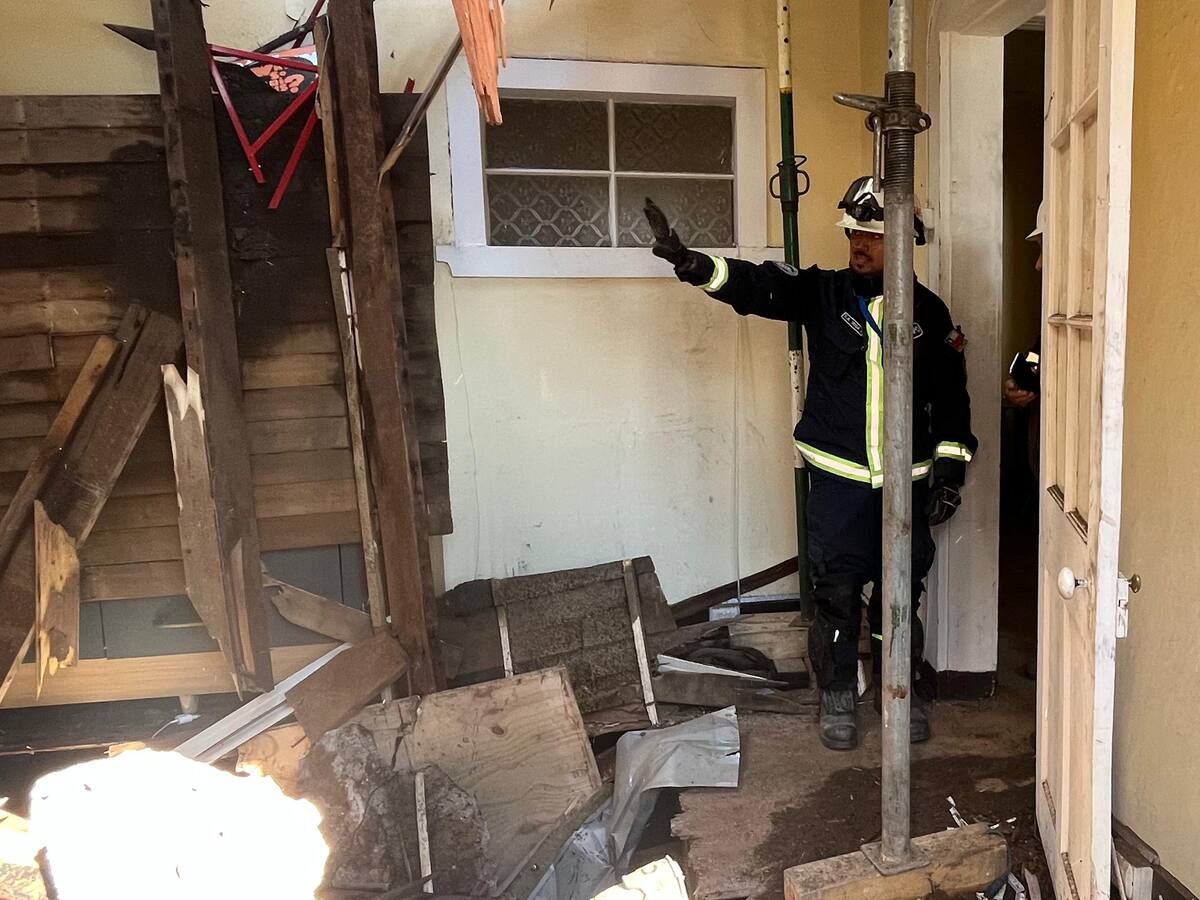 Una persona muere tras derrumbe de casa en Valparaíso: se espera evaluación estructural para extraer su cuerpo