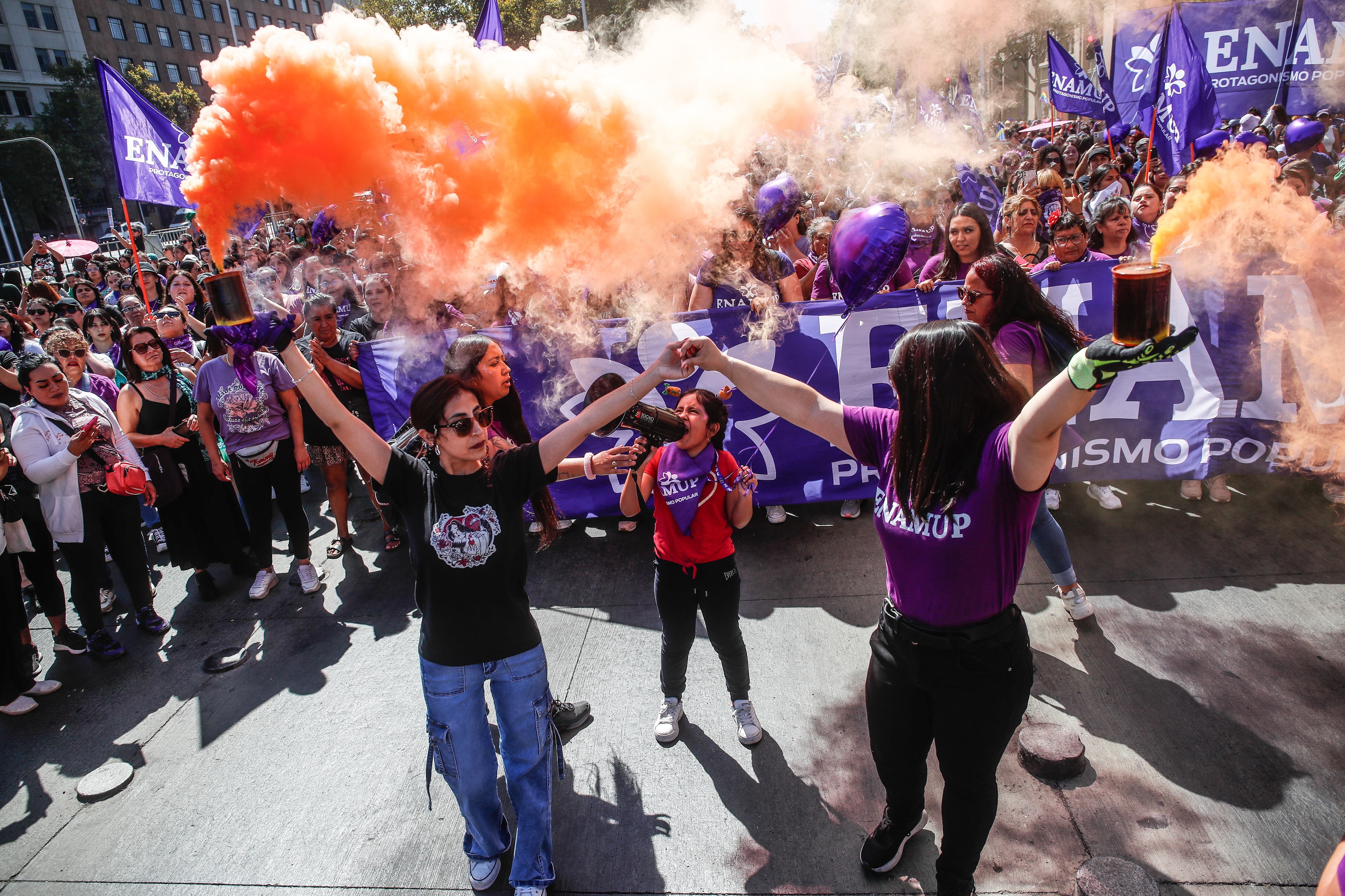 08 DE MARZO DE 2025 / SANTIAGOMarcha conmemorativa del Día Internacional de La Mujer por la Alameda en Santiago, movimientos feministas se manifiestan 
FOTO: DIEGO MARTIN/AGENCIAUNO