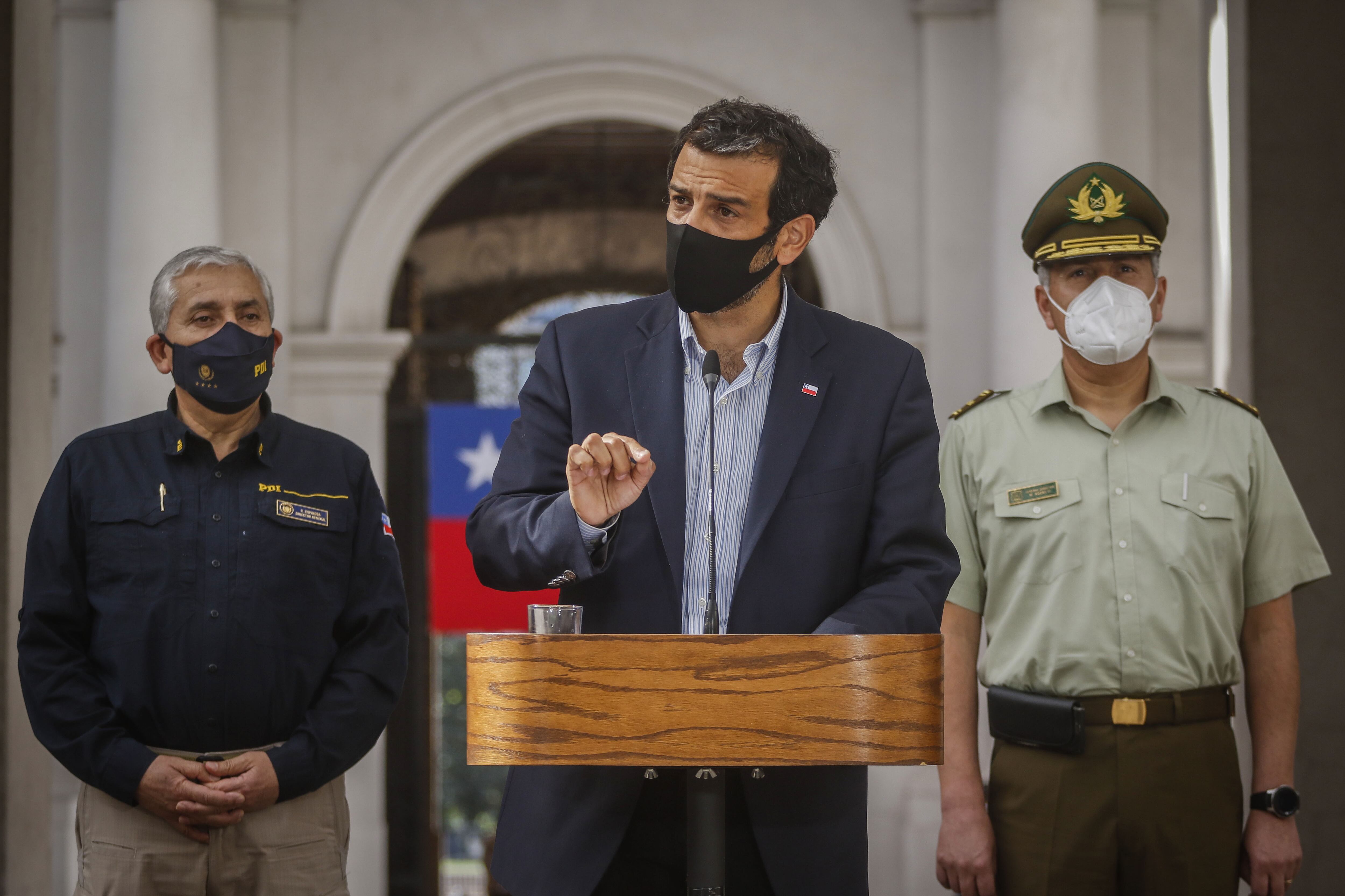 Rodrigo Delgado y los altos mandos de la PDI y Carabineros. Foto: Agencia Uno