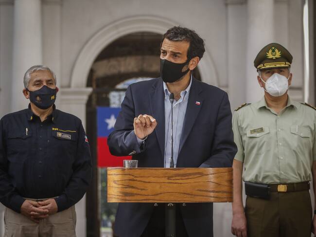 Rodrigo Delgado y los altos mandos de la PDI y Carabineros. Foto: Agencia Uno