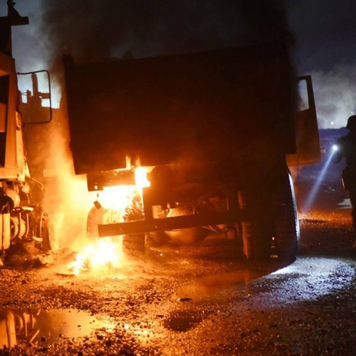Llegaron con armas largas: encapuchados protagonizan violento ataque incendiario en La Araucanía