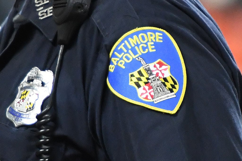 Un agente de la policía de Baltimore en Estados Unidos