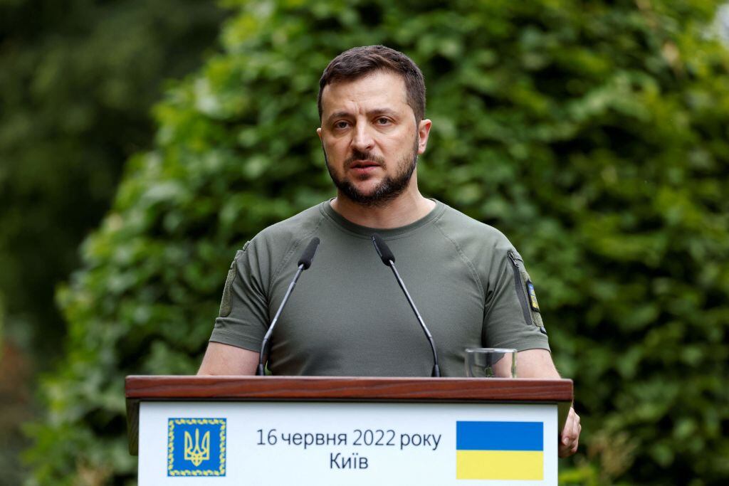 El presidente de Ucrania Volodimir Zelenski ante la prensa en Kiev